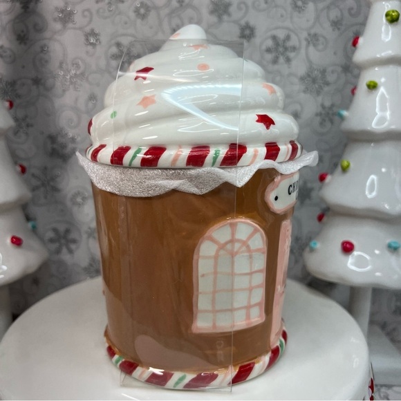 Hearth & Gnome Christmas Cafe Gingerbread Coffee Mug w/ Whipped Cream Mug Topper - Picture 12 of 12